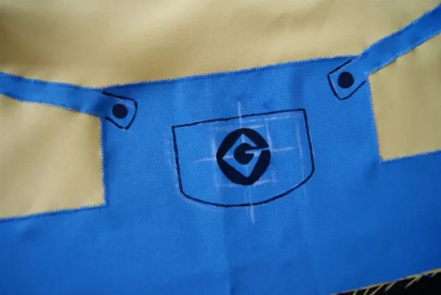 Clo By Clau!: DIY: Kids´ Minion Apron - Cómo hacer un mandil para ...