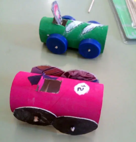 Coches con rollos de papel | Manualidades Infantiles