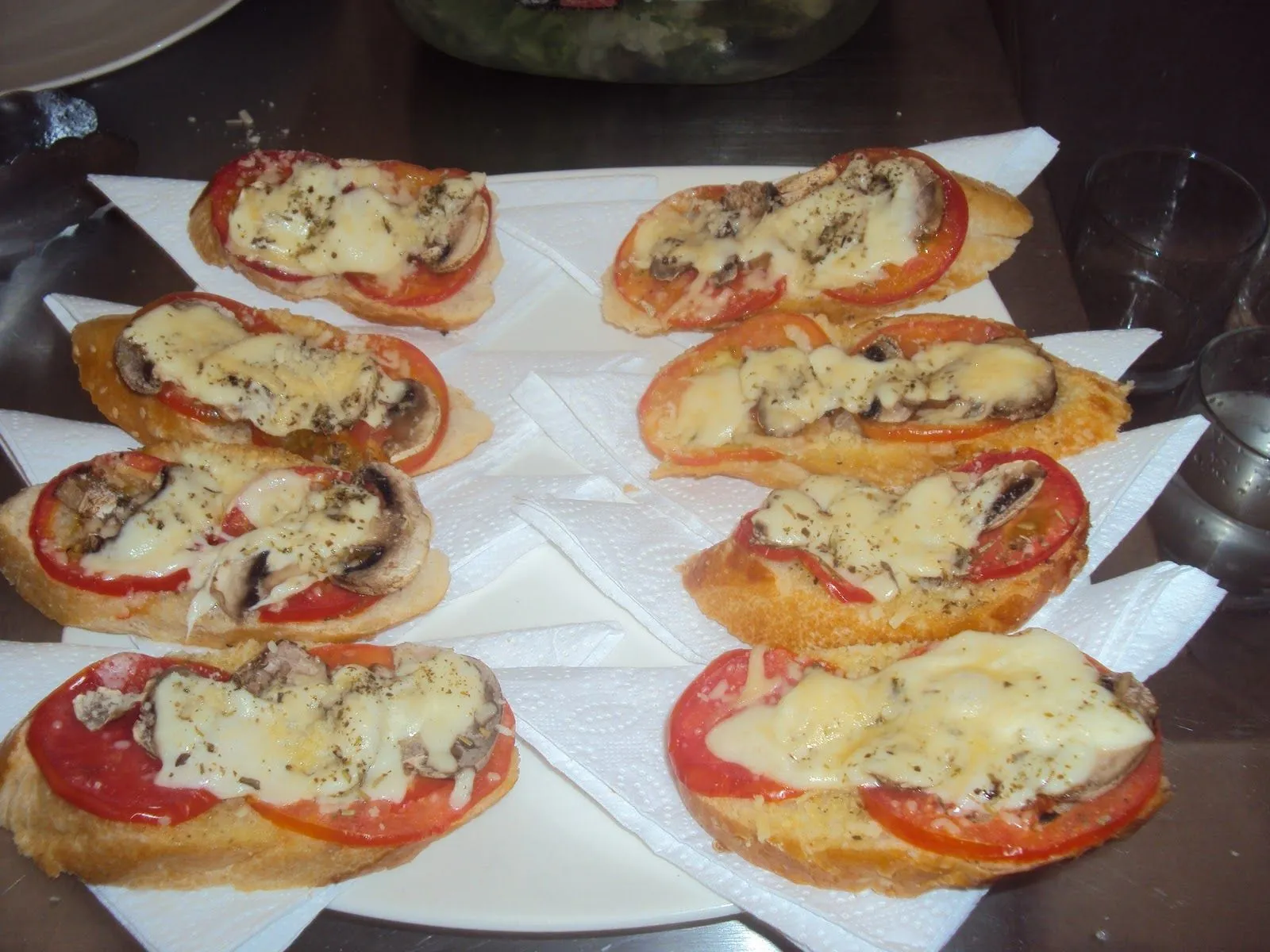 COCINARTE A DOMICILIO: Pasabocas: Tostadas gratinadas con tomate ...