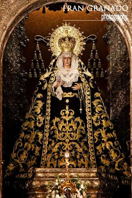 COFRADES DE ARAHAL: Galería. La Virgen Macarena vestida de luto ...