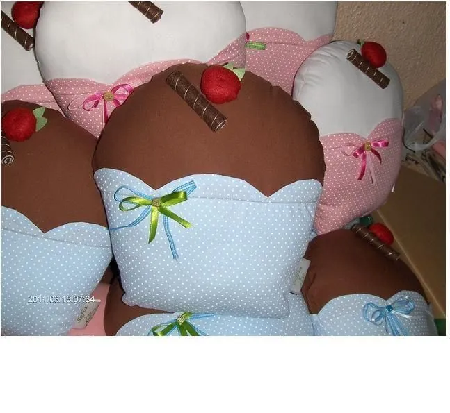 cojin cupcake | ALMOHADAS Y ALMOHADONES | Pinterest | Cupcake