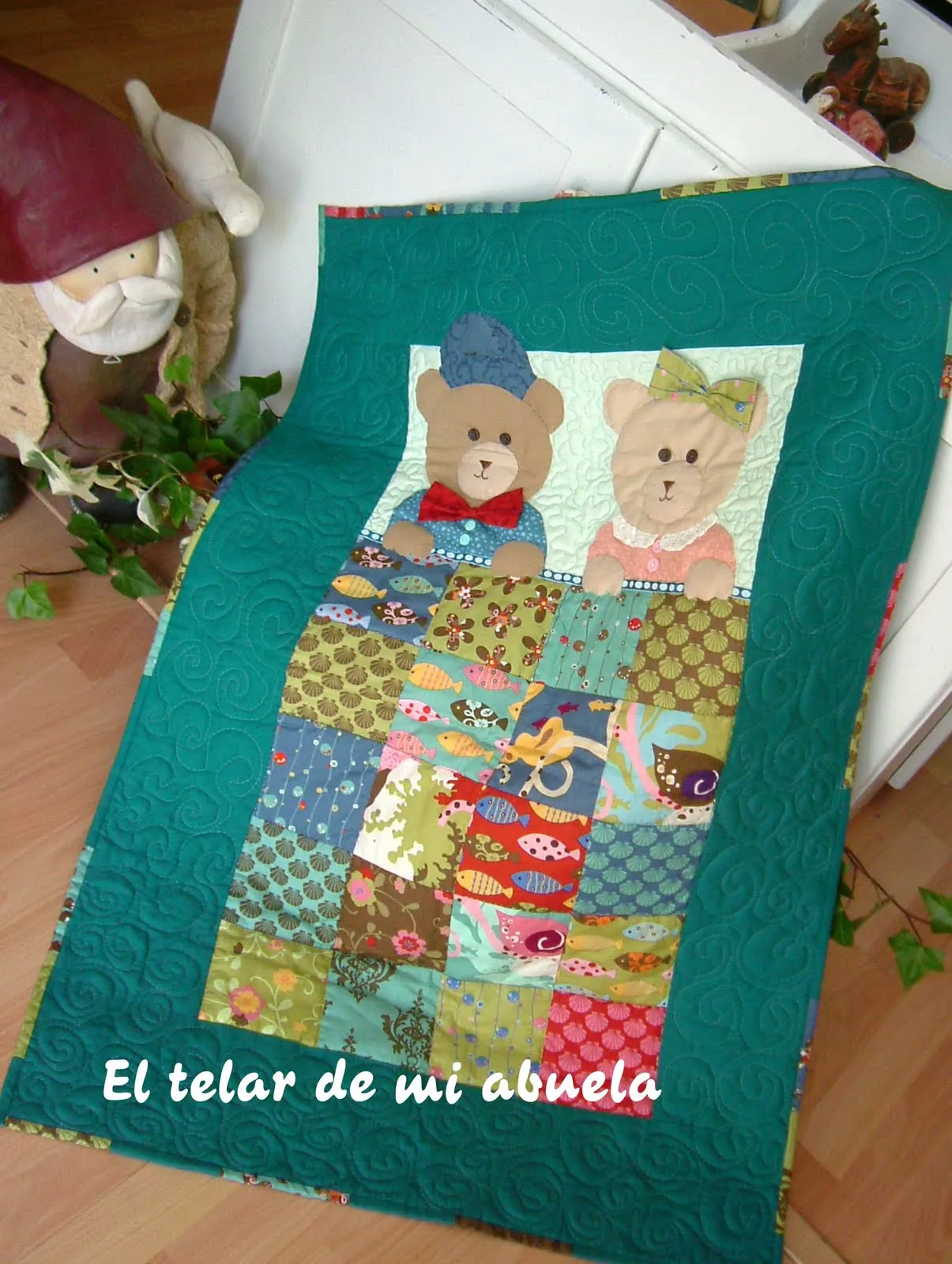 Pues aquí está mi primera colcha de patchwork. Es para una personita ...