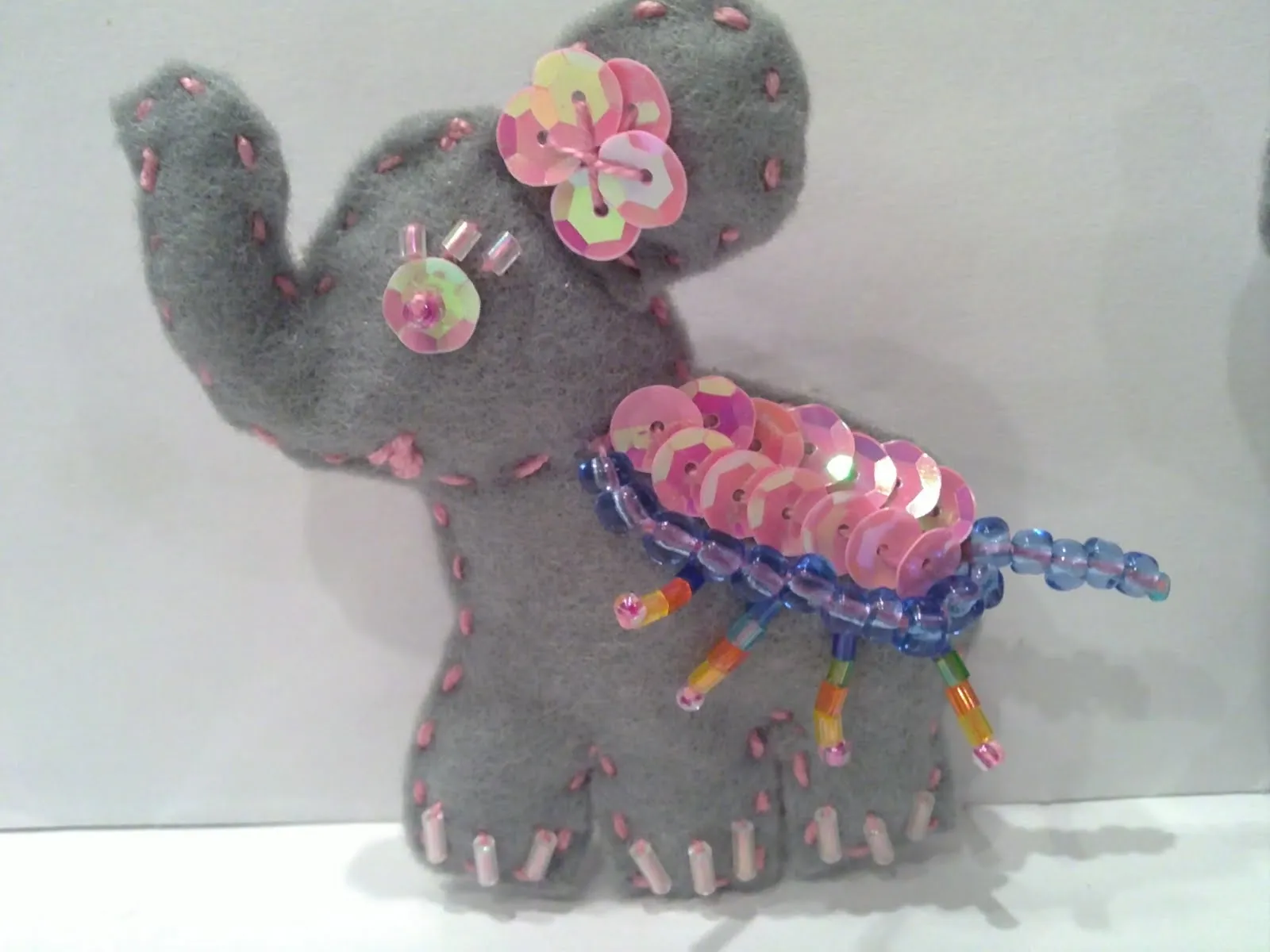 COLECCIONES PATRICIA: Elefantes de fieltro en broche - Elephant ...