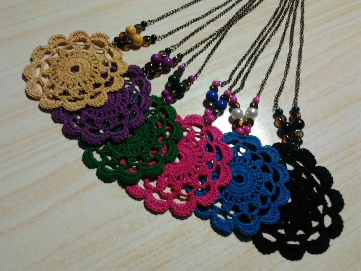 Colgantes de crochet hechos con hilo de algodón. | Crochet pendant ...