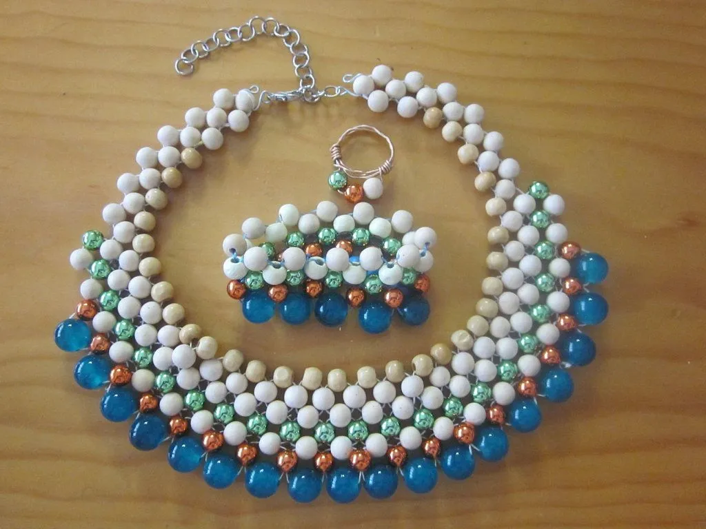 como hacer collar babero | Aprender manualidades es facilisimo.