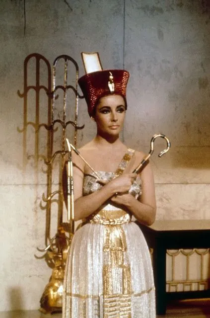 El collar de Hampstead: Vestidos de cine : La Cleopatra de Taylor.