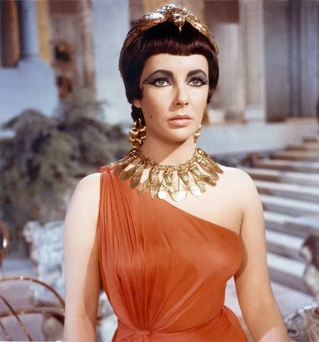 El collar de Hampstead: Vestidos de cine : La Cleopatra de Taylor.