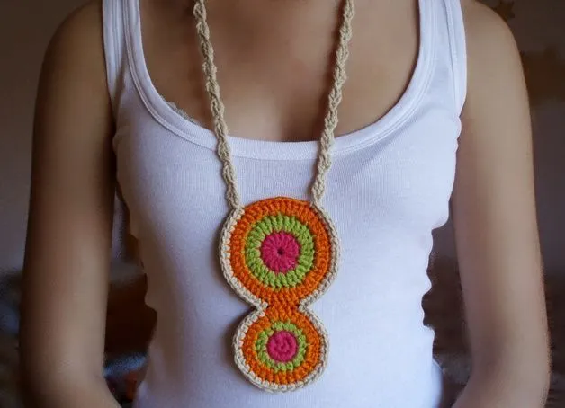 Collares tejidos a crochet con patrones - Imagui