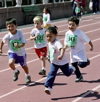 Comenzar a correr: Niños corriendo...