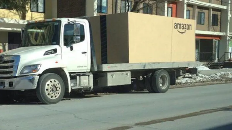 Compran un auto en Amazon y lo reciben en una caja gigante de ...