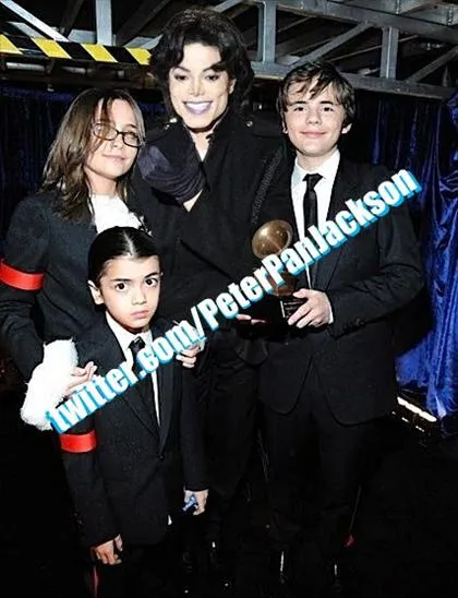 Concurso Ilustrísimos en Wokomon | ¿Está Michael Jackson vivo?