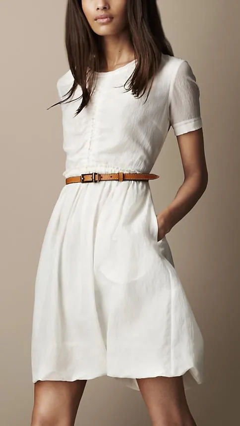 Conjunto para mujer de Burberry con vestido blanco > Moda Actual. es