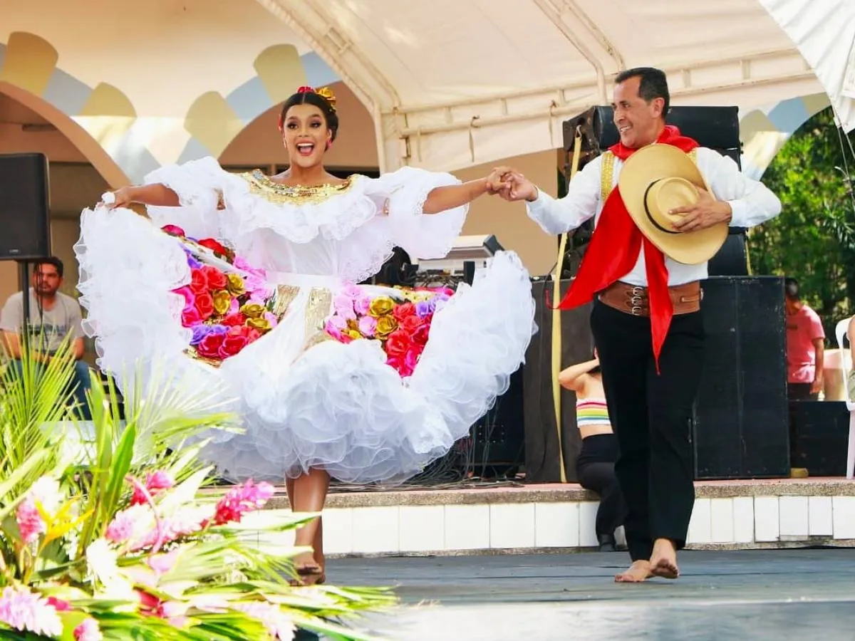 Conoce detalles de los trajes típicos del Festival de Bambuco