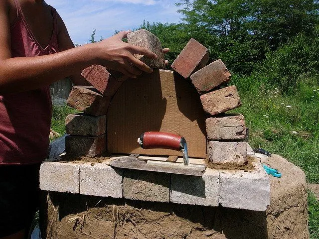 Construye tu propio horno exterior de tierra para pan y pizza ...