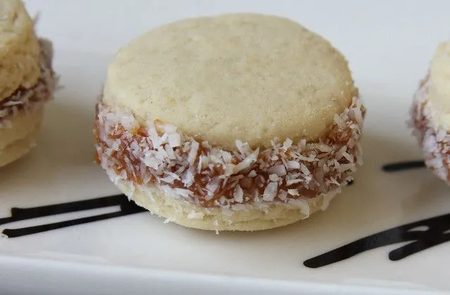 Contacto con lo Divino: Alfajores de Maicena de la Abuela Luchiy