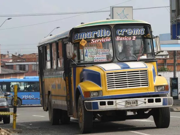 Continúa salida de buses en Cali | Diario Occidente