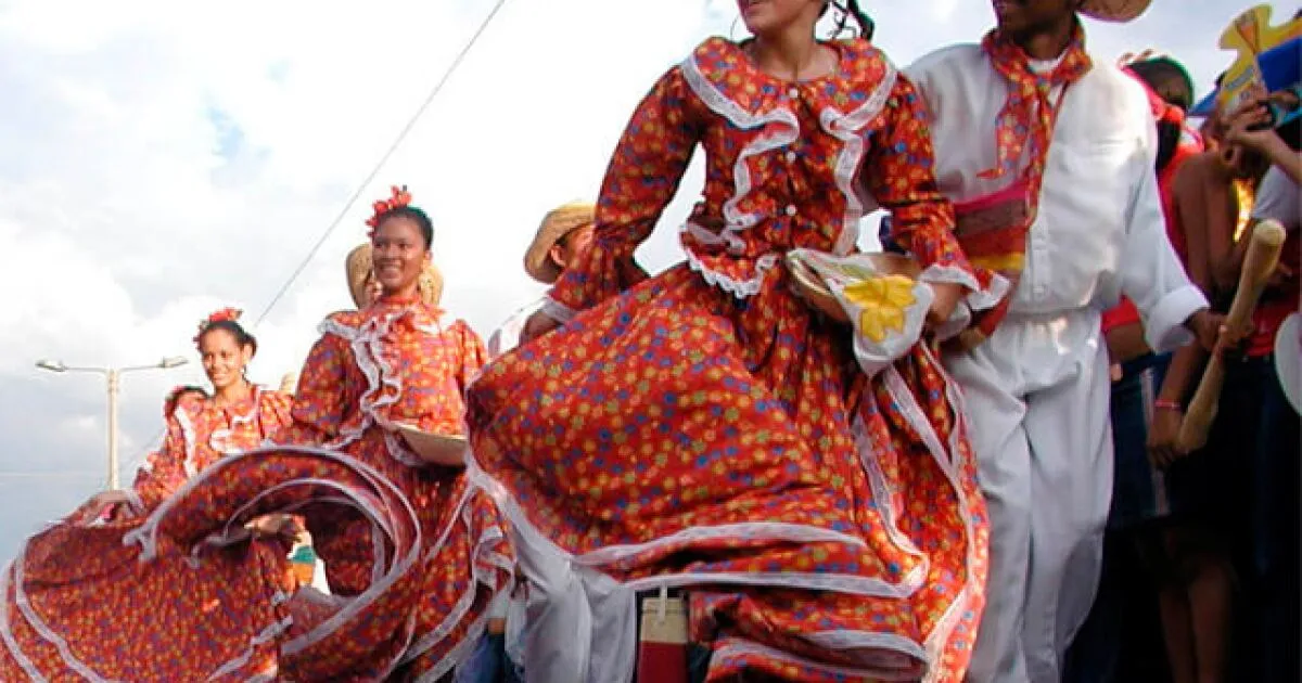 Cómo convertirse en una pilonera vallenata? Este es el traje que engalana  el Festival Vallenato - NoticiasCaracol