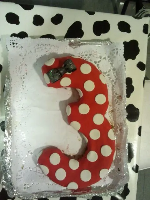 Cookincool: Tarta del número 3 de Minnie Mouse