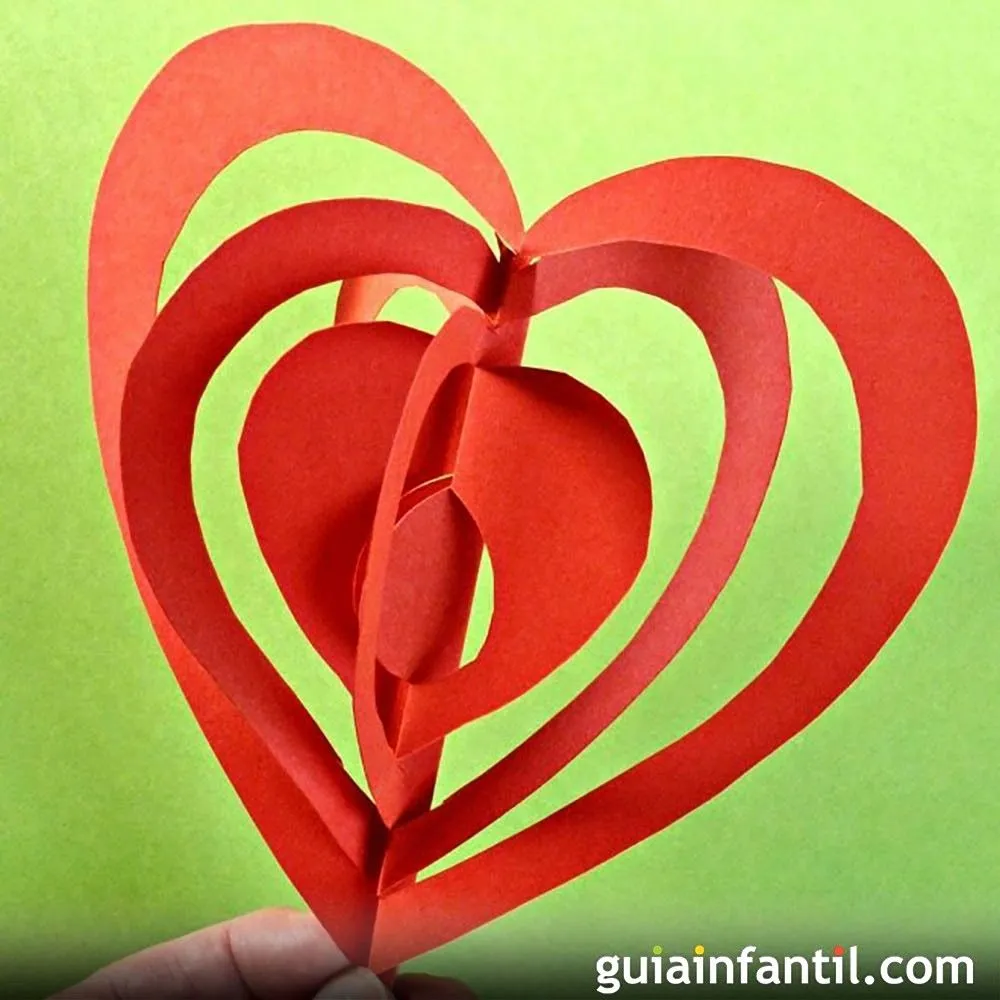 Corazón en 3D. Manualidades con papel para niños