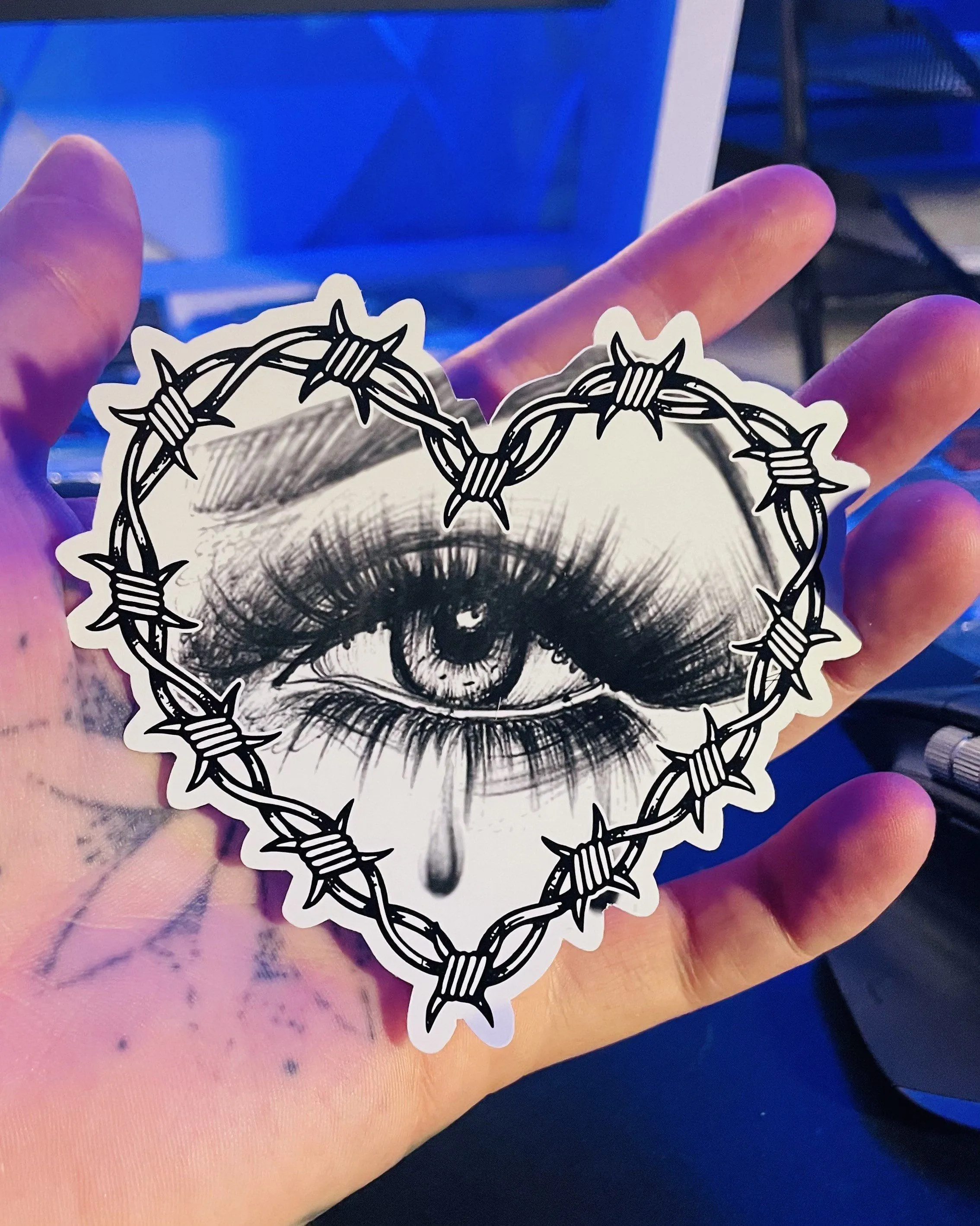 Corazón de alambre de púas de niña triste Pegatina - Etsy México