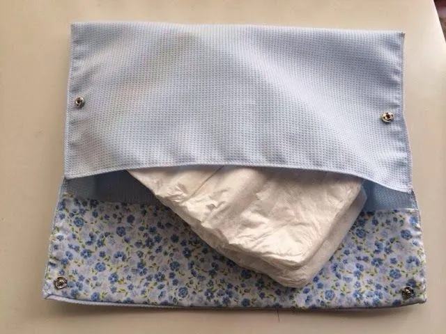 COSIENDO NUBES: GUARDA PAÑALES PARA EL BOLSO