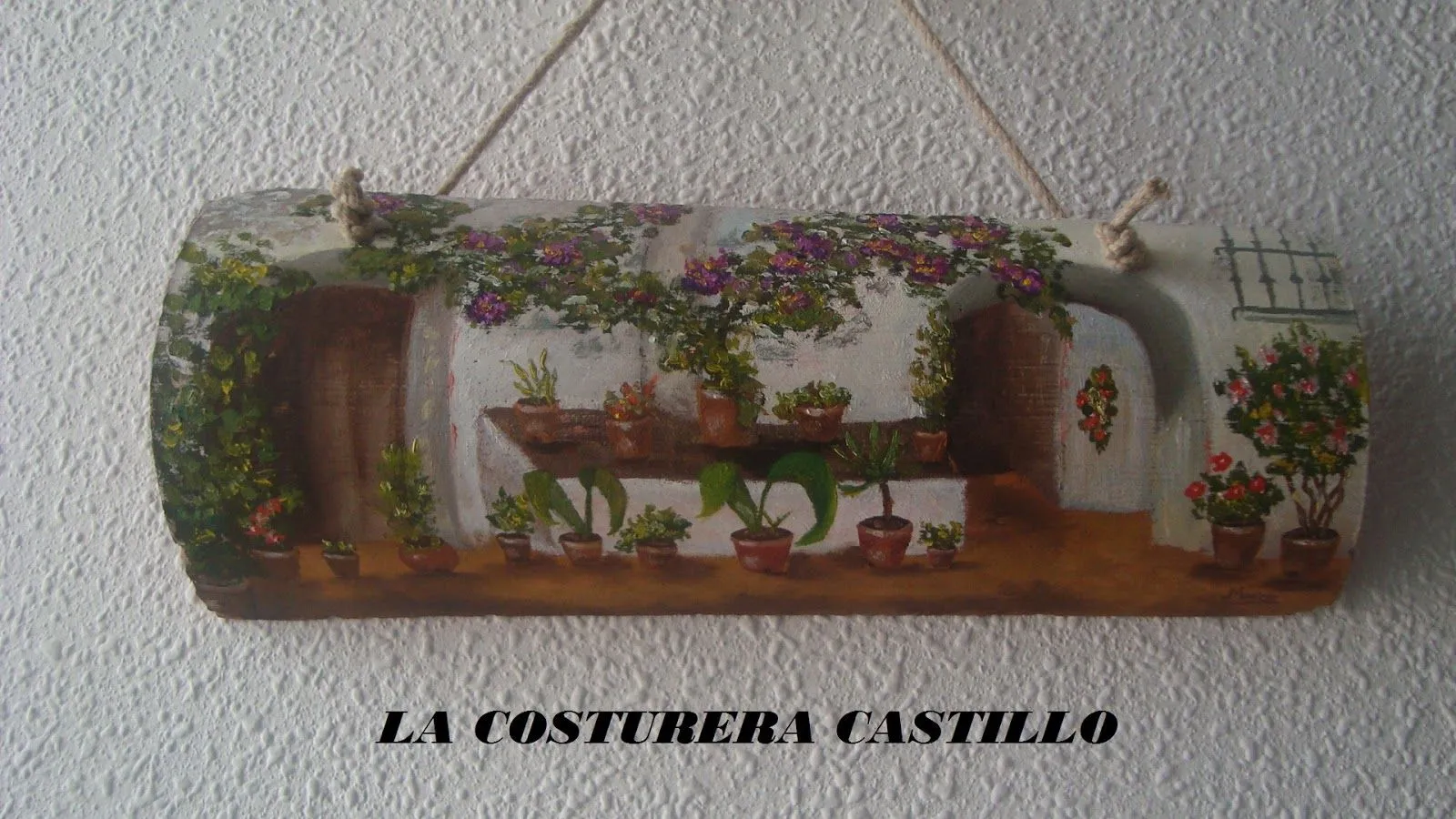 LA COSTURERA CASTILLO: ME HAN REGALADO UNA TEJA PINTADA A ÓLEO