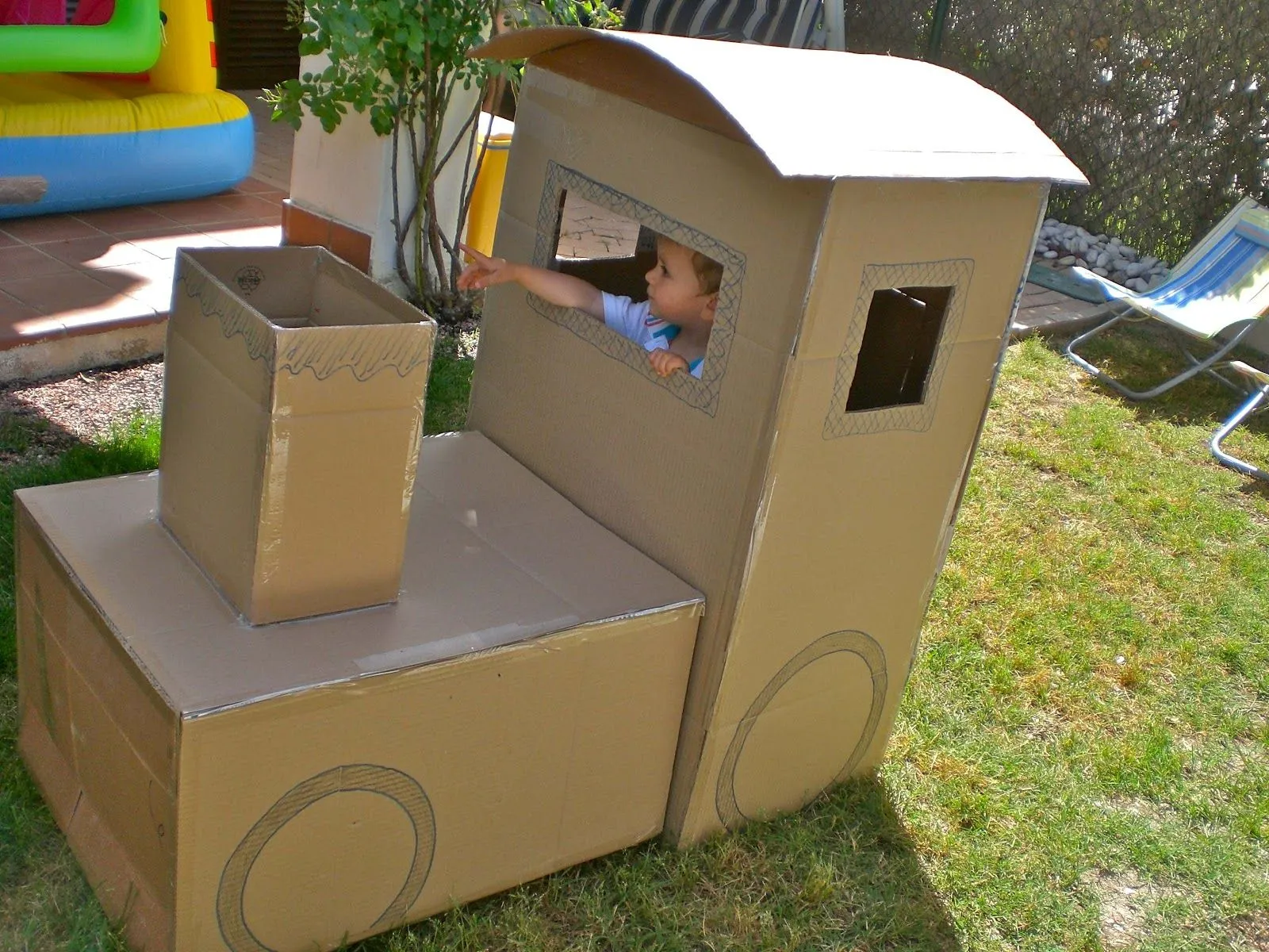 Cottoncloud: Tren de cartón / Cardboard train