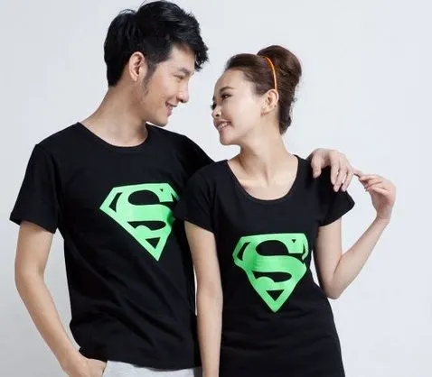 Couple t-shirts que brillan en la oscuridad. | Camisetas de pareja