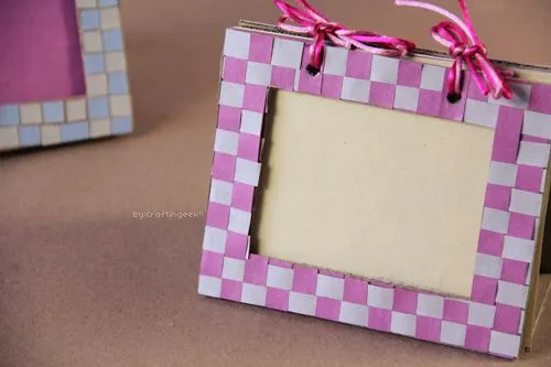 Craftingeek*: Portarretratos doble de Carton - Manualidades reciclado