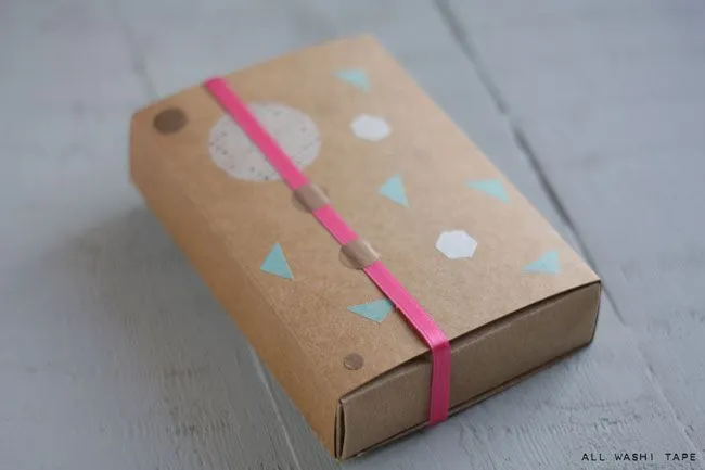 Como decorar una caja de carton para regalo - Imagui