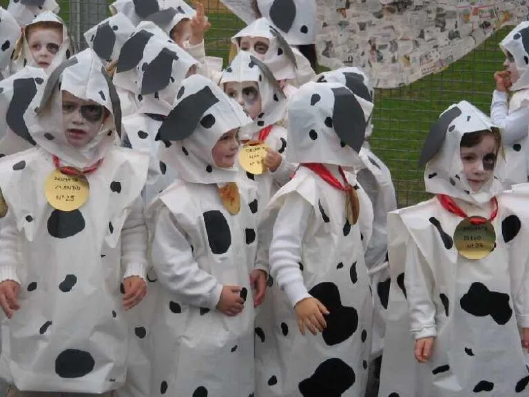 Crea Divertidos Disfraces Para Niños Con Bolsas De Basura