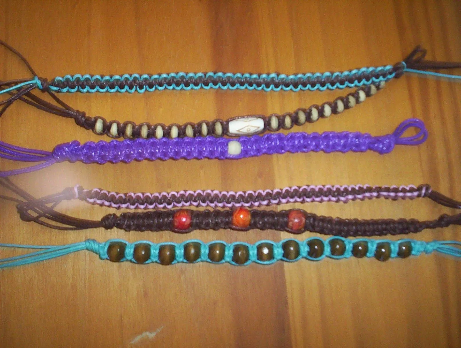 CREACIONES ARTESANAS: PULSERAS MACRAMÉ