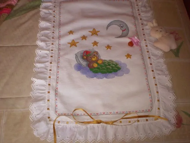 CREACIONES Y MANUALIDADES DE MARIBEL: COLCHA DE BEBE