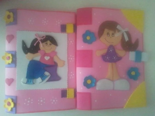 Creaciones Naxi: cuadernos decorados en goma eva