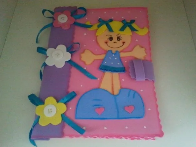 Creaciones Naxi: cuadernos decorados en goma eva