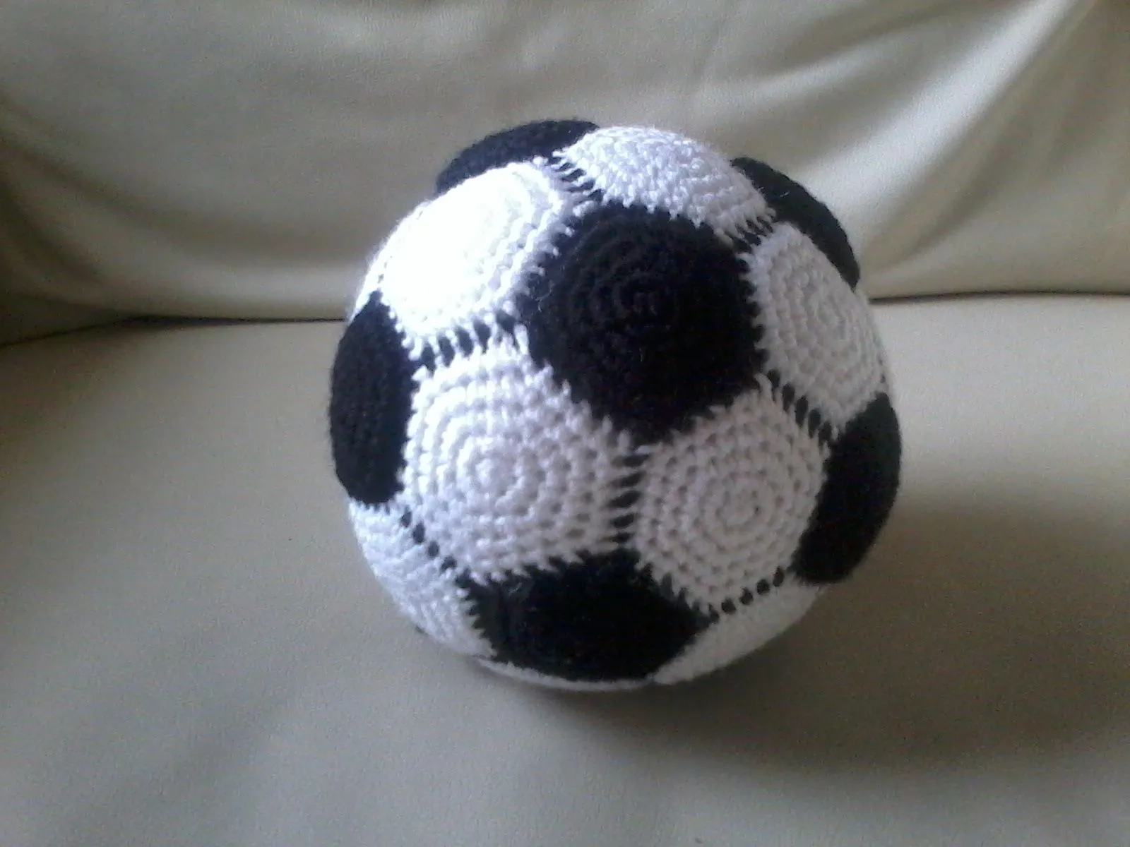 Creaciones y tejidos de Maggie: Balon de Futbol