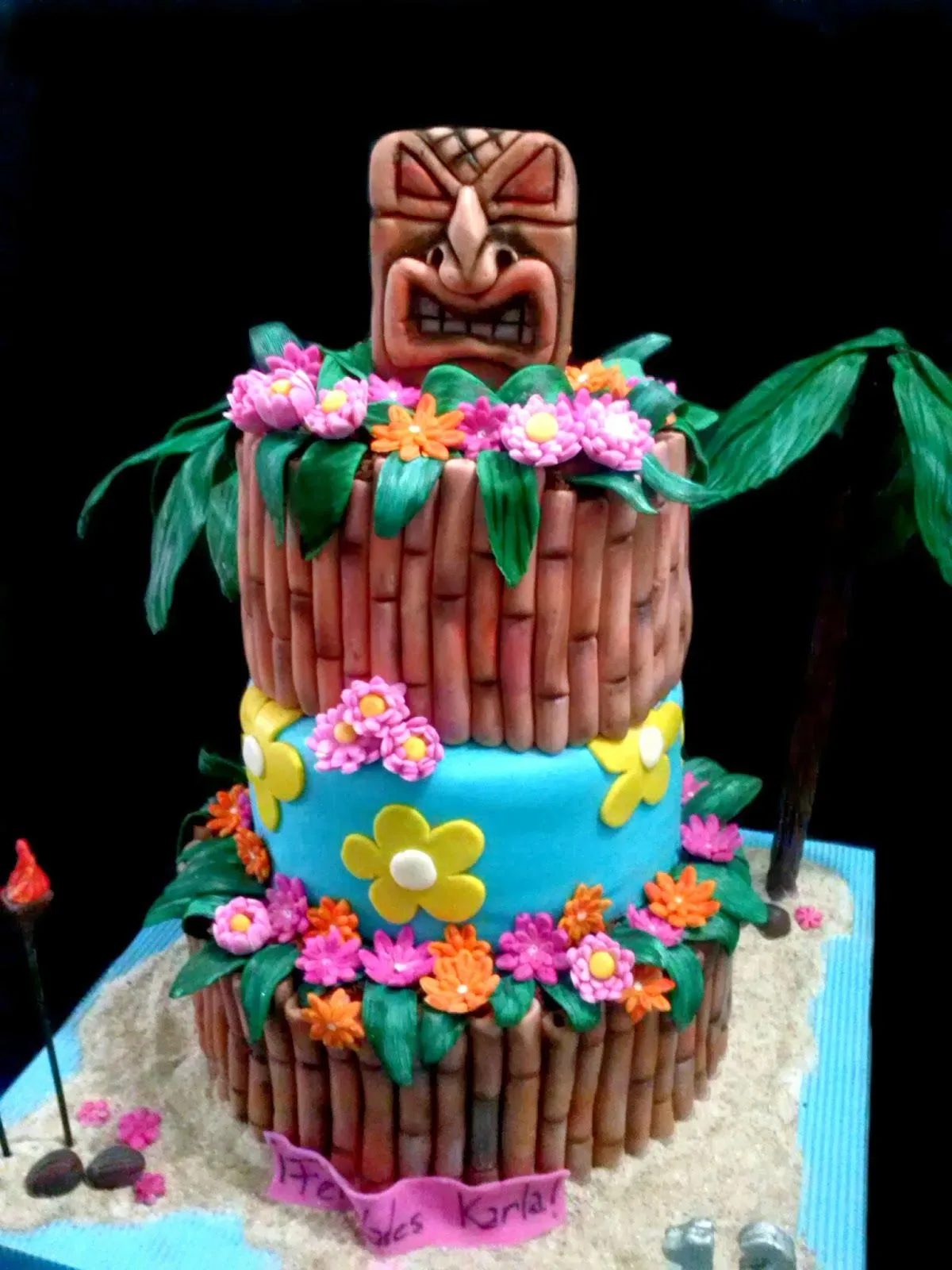 Creando en azucar: Torta Hawaiana con Totem