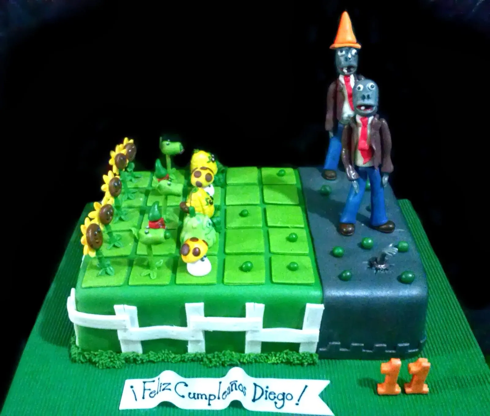 Creando en azucar: Torta Plantas Vs Zombies