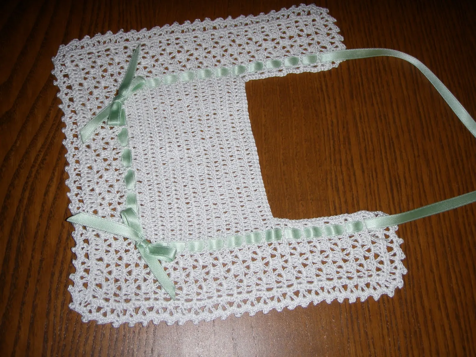 Crochet y Otras Cosas ...: Baberito para bebé / Bavaglino