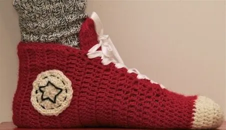 Crochet converse socks | Zapatos tejidos | Pinterest