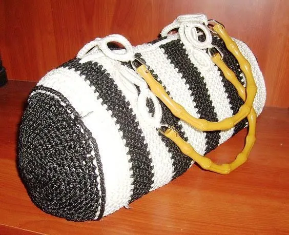 Crochetnica: Bolsos de crochet y cuero tejidos a mano en todos los ...