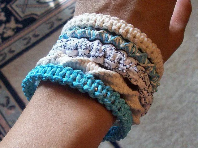 CROCHET": PAP DE PULSERAS TEJIDAS A MANOS