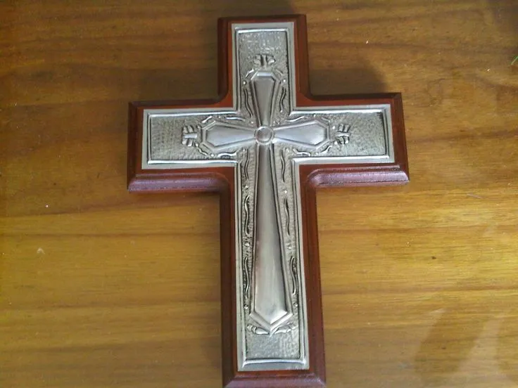 Cruz repujada en aluminio | Cruces varias | Pinterest