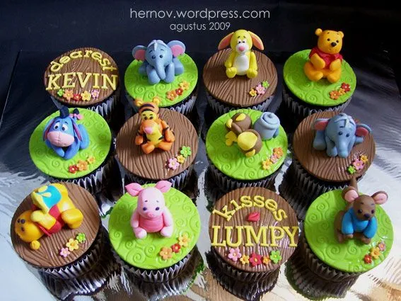 Kevin's WINNIE THE POOH & FRIENDS Cupcakes | hernov patisserie