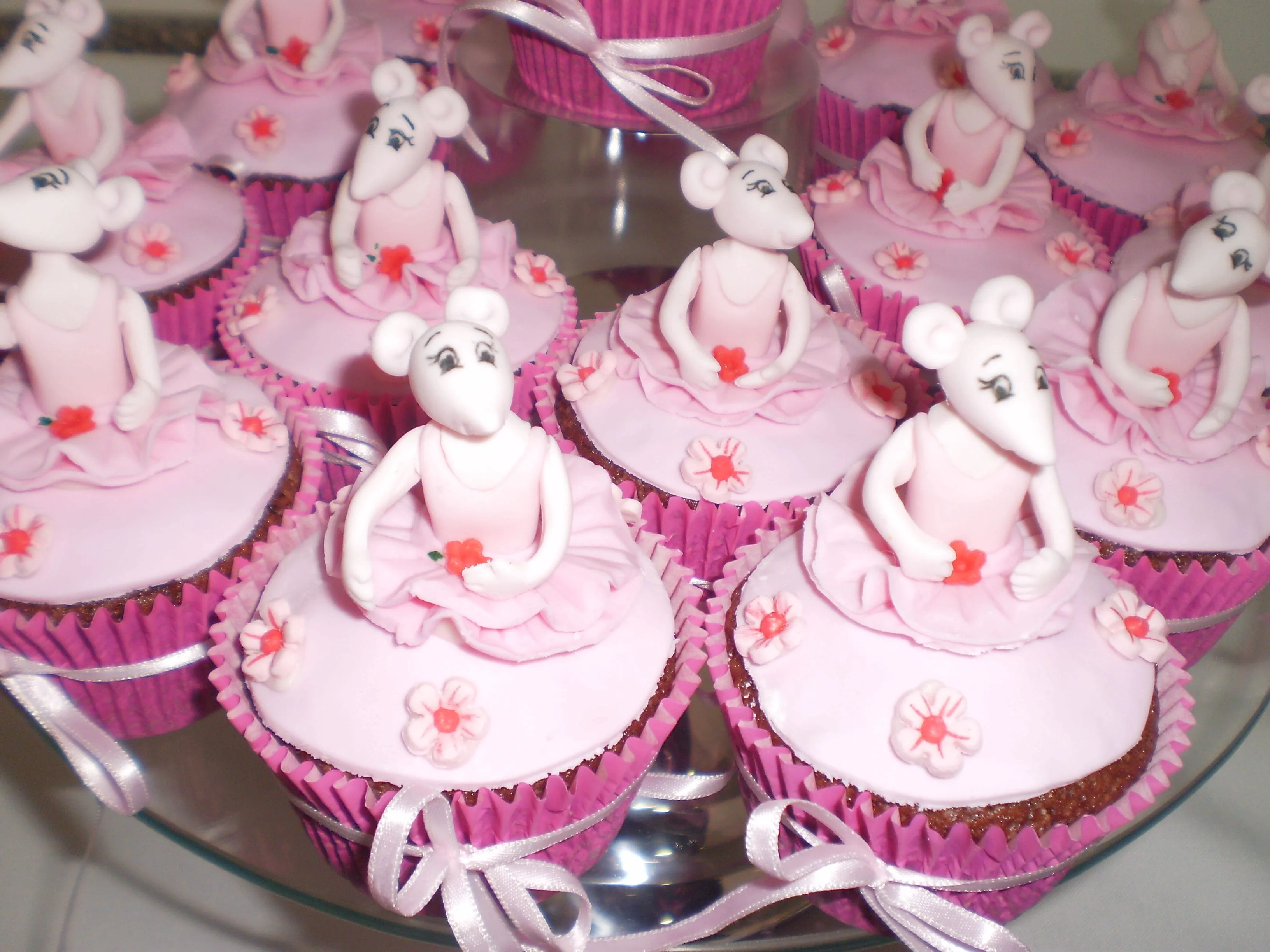 CUPCAKE – ANGELINA A RATINHA BAILARINA | Néia Doces - Passo Fundo/