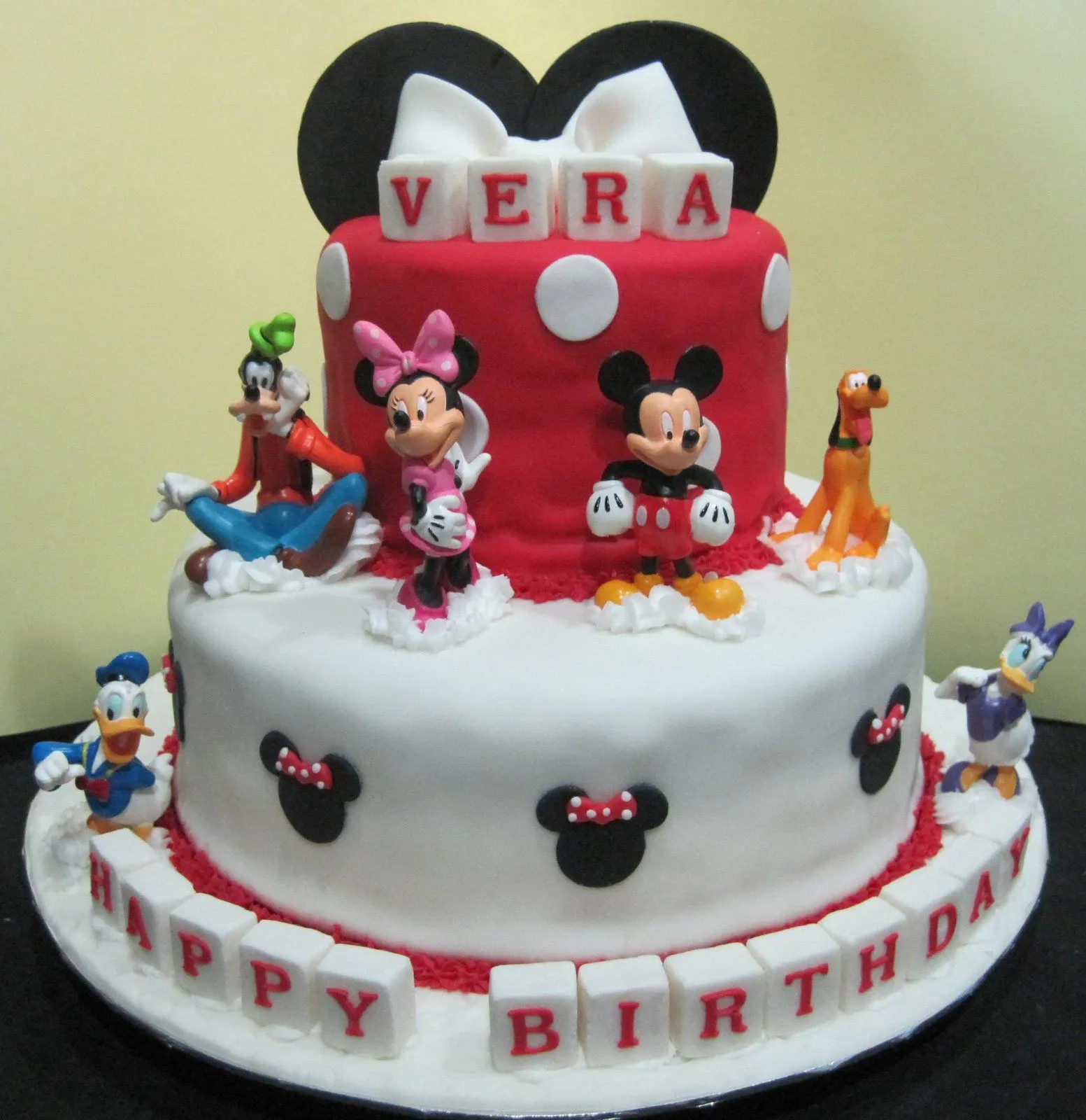 Cupcake Divinity.. Cupcakes fit for divines!: Vera's Minnie Mouse ...