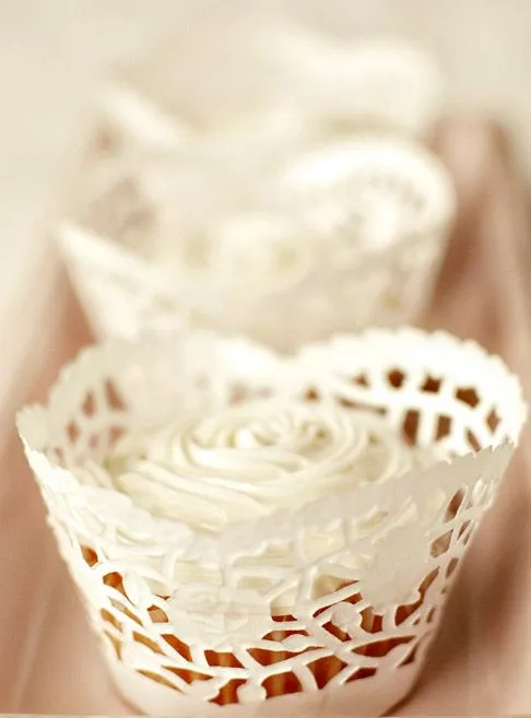 Cupcake Wrappers Made from Doilies: Free Cupcake Wrapper Template