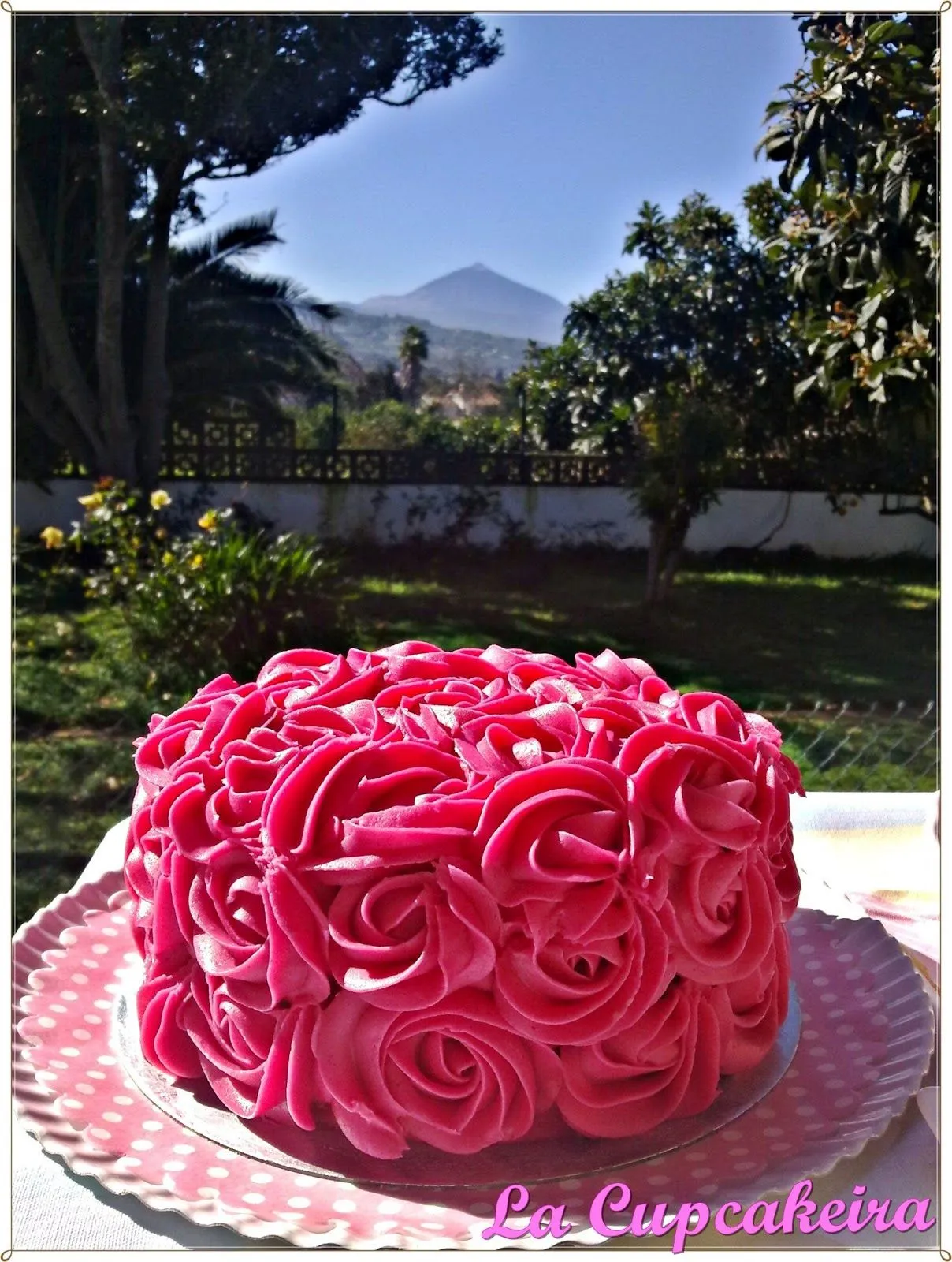 La Cupcakeira: Tarta de Rosas y Cupcakes románticos