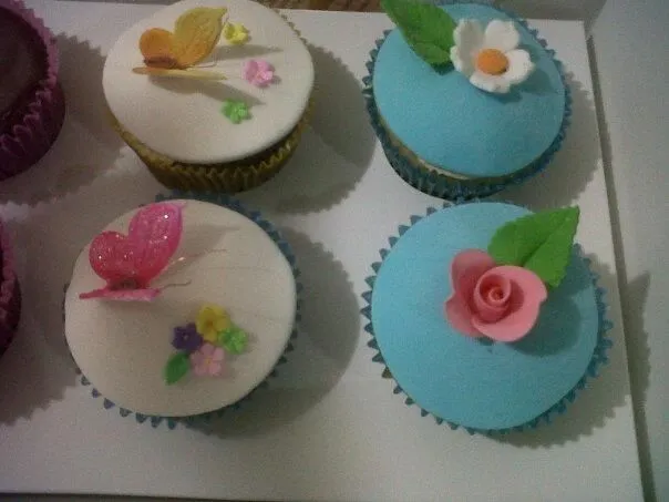 Cupcakes de flores y mariposas | mariposas | Pinterest