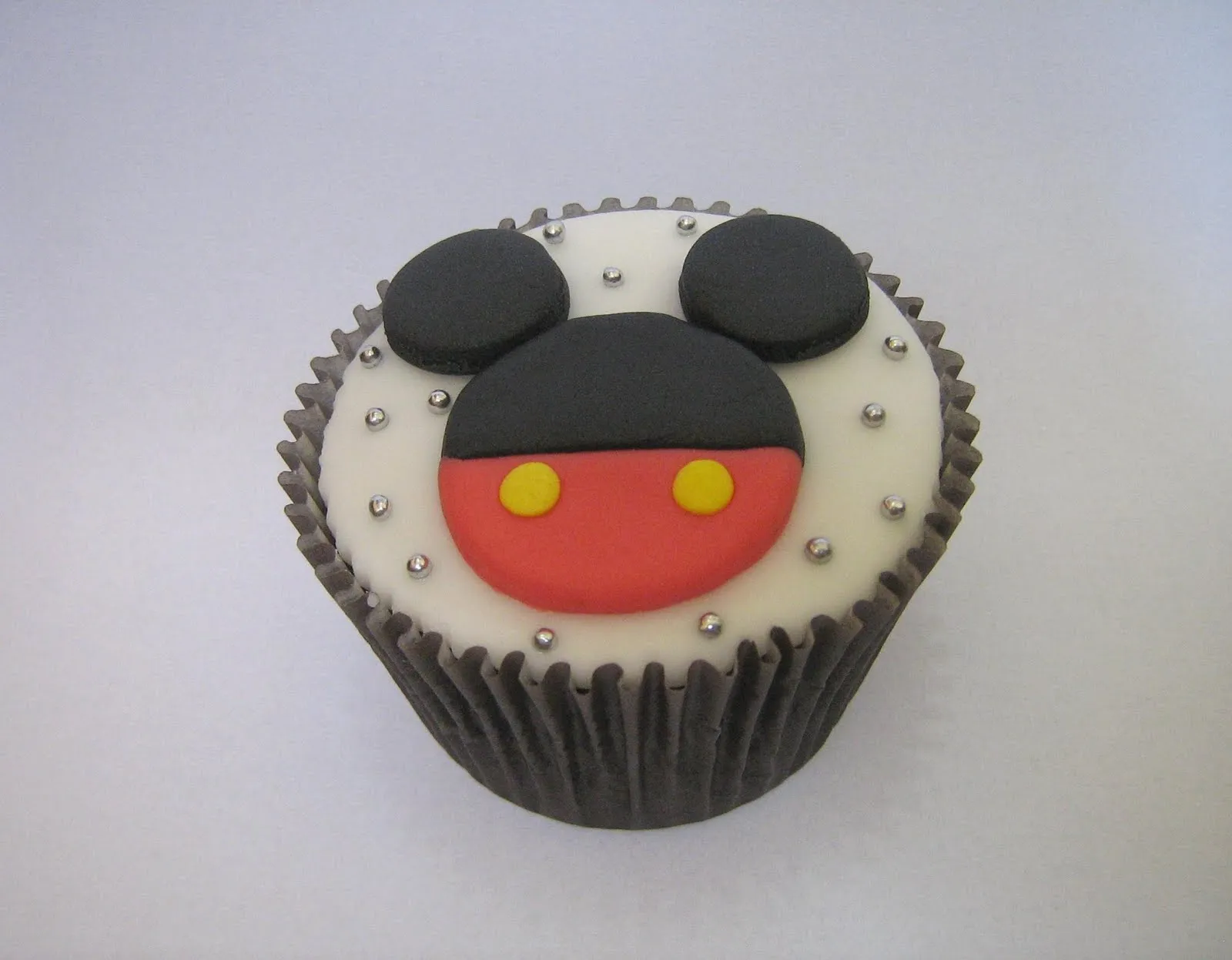 Cupcakes in Creatividades: Michey Mouse and Mime Cupcakes